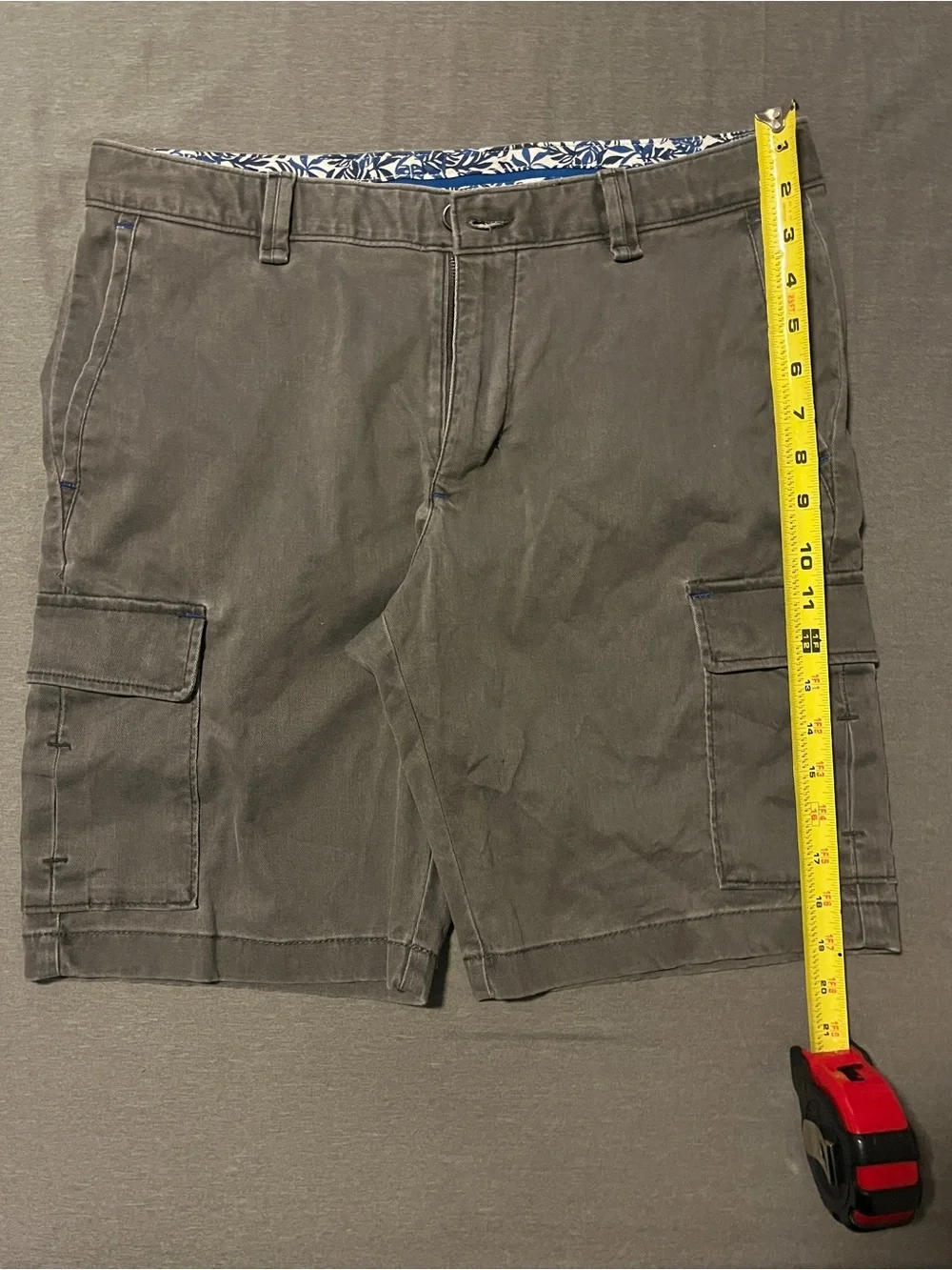 Tommy Bahama Men's Gray Cargo Shorts with Floral Waistband